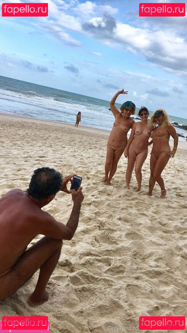 camoreschi / carinamoreschi Onlyfans Photo Gallery 