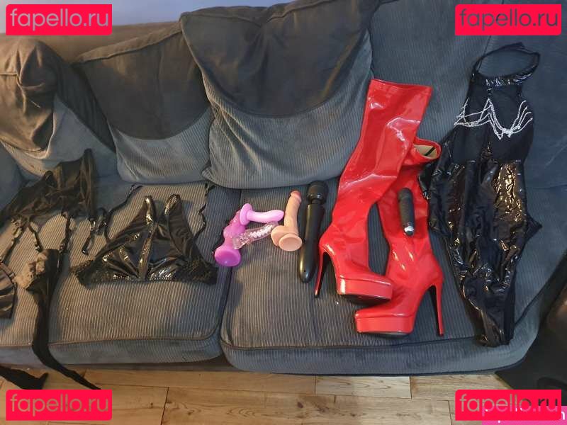 Nikki J / https: / nikki_jizz Onlyfans Photo Gallery 