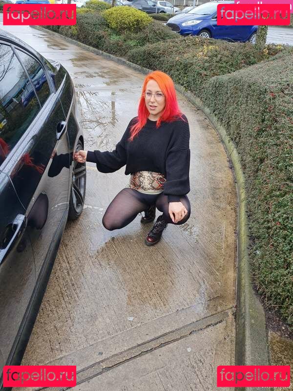 Nikki J / https: / nikki_jizz Onlyfans Photo Gallery 