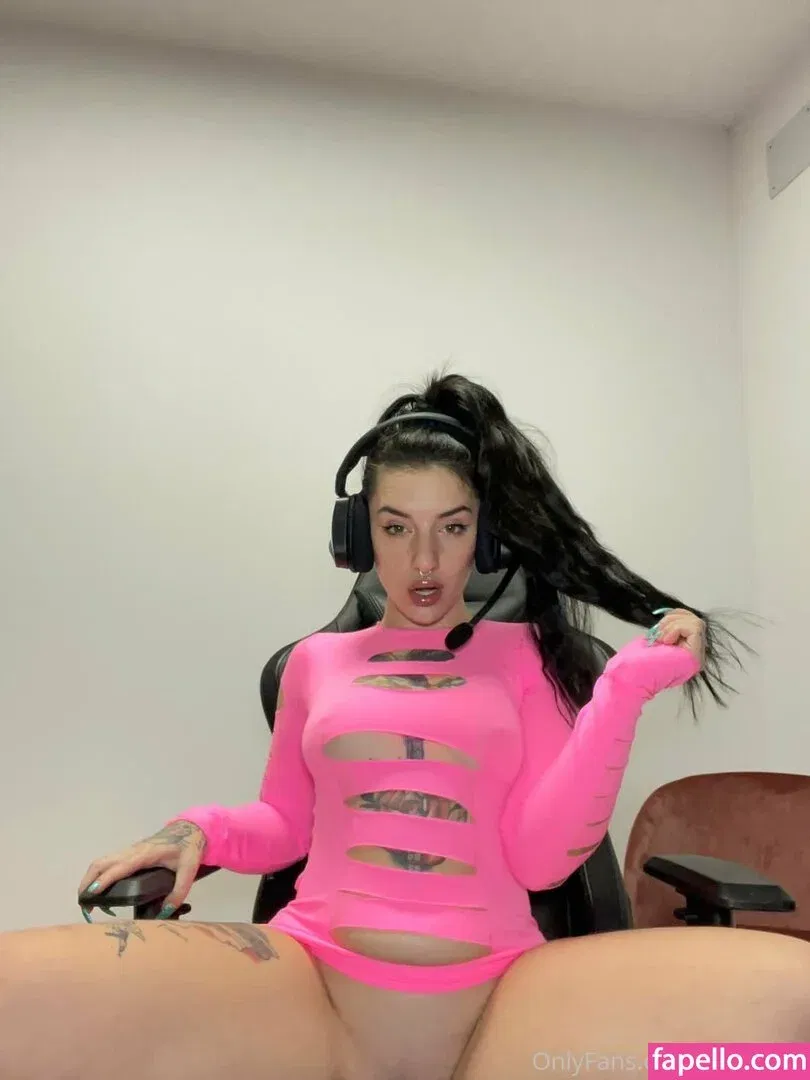 prvega28 Onlyfans Photo Gallery 