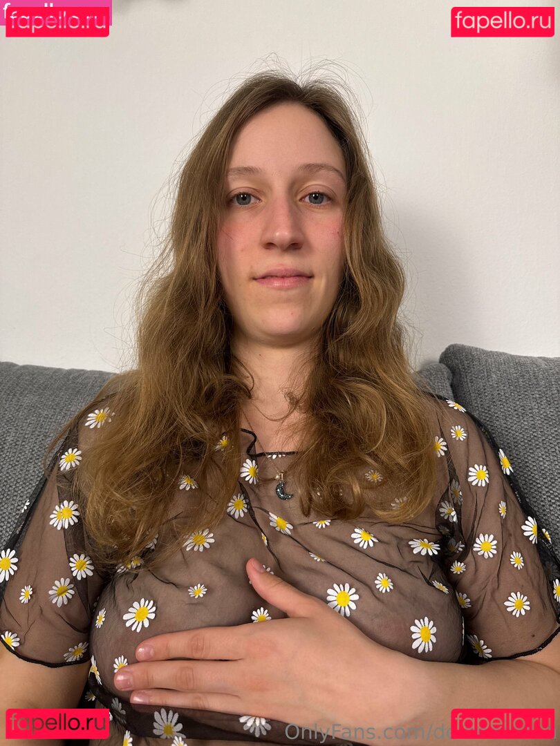 deineesarah / hierkommtsarahh Onlyfans Photo Gallery 