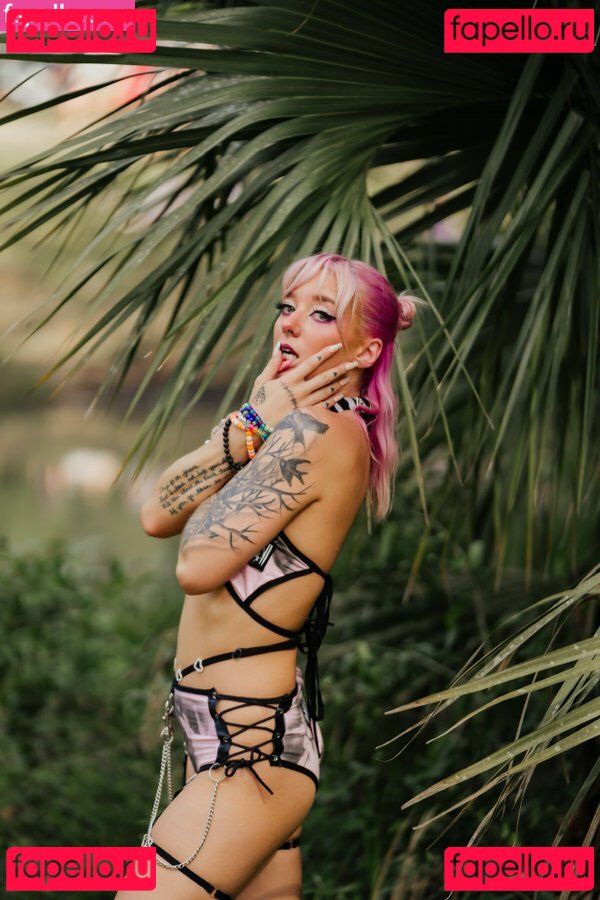 chloeblackz / onevegetabletwo Nude Onlyfans Photo 7