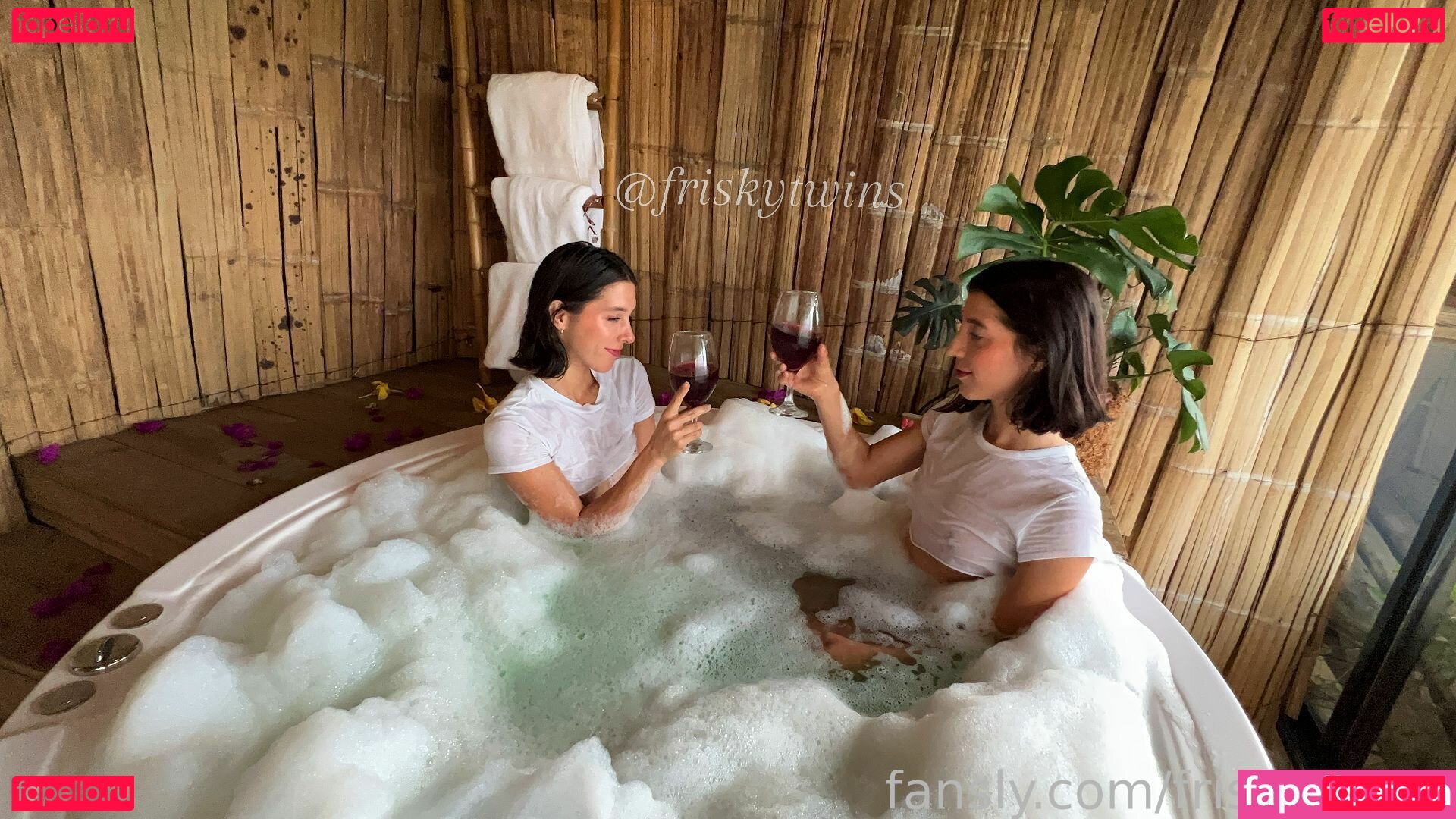 frisky_ana / friskytwins / https: Onlyfans Photo Gallery 