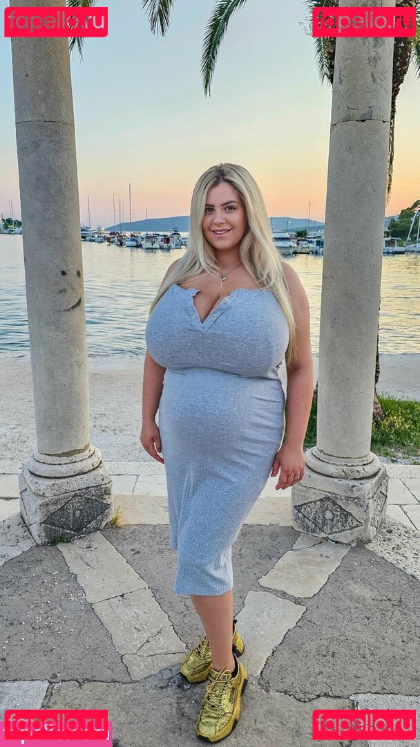 Nina Phoenix / ninaphoenix / ninaphoenix_ Onlyfans Photo Gallery 