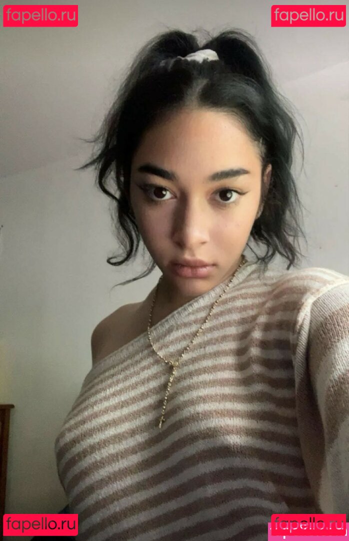 arielly_burgos / arii3lly / ariii3llly Onlyfans Photo Gallery 