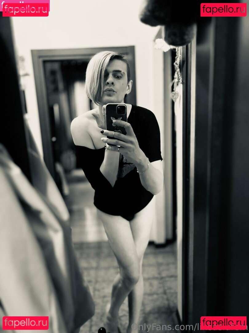 likeaslufem / likesuits Onlyfans Photo Gallery 