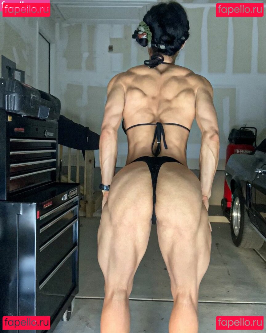 Renee Jewett / Roxyqueflexx Onlyfans Photo Gallery 