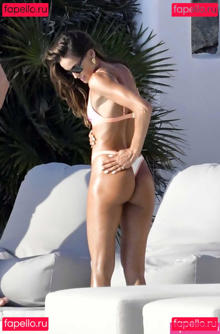 Izabel Goulart / iza_goulart / izabel_goulart / izabelgoulart Onlyfans Photo Gallery 