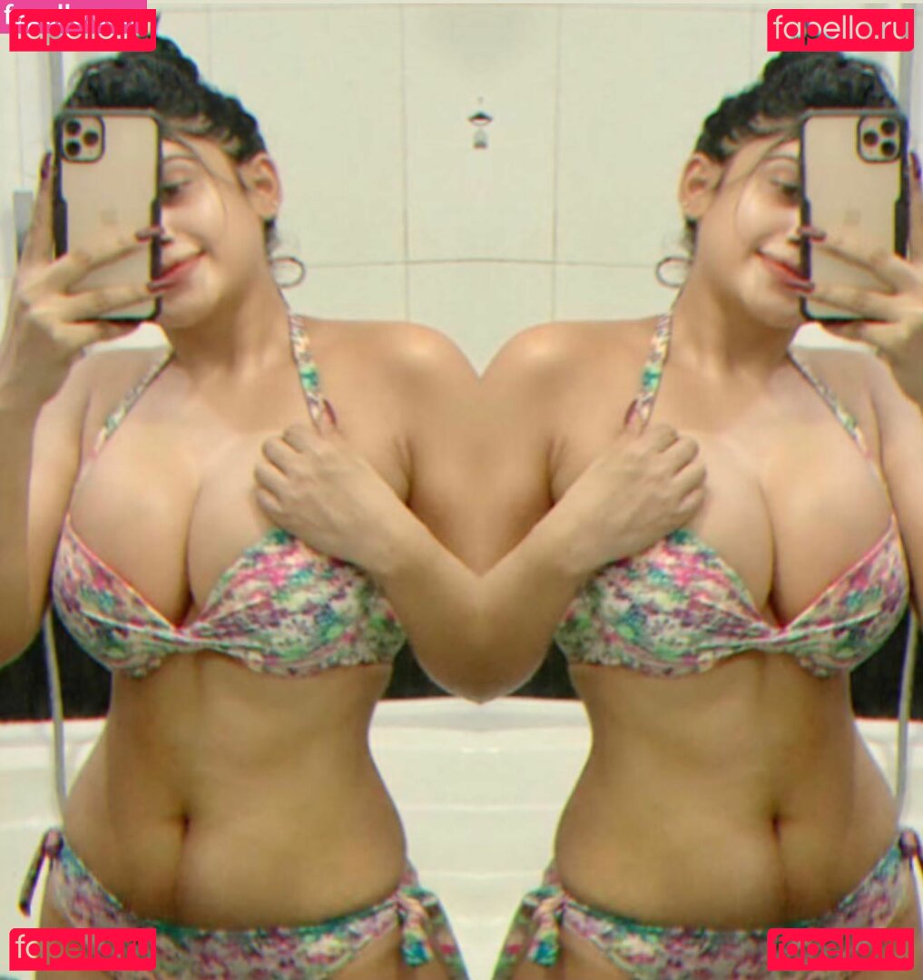 Piumi Hansamali / queenpiumi Onlyfans Photo Gallery 