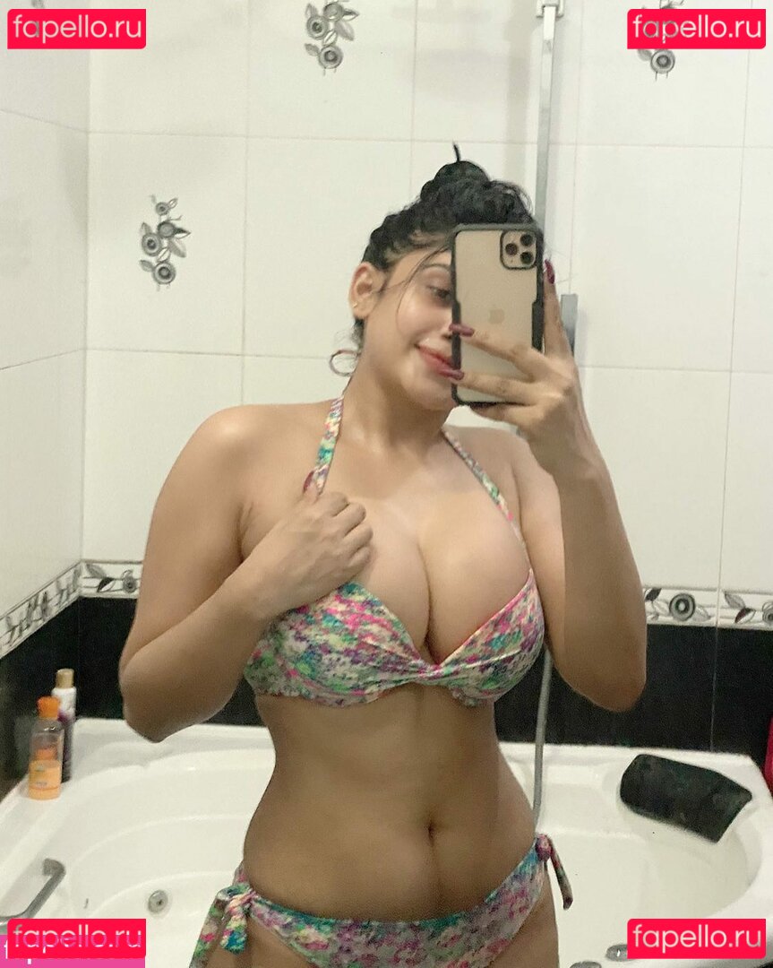 Piumi Hansamali / queenpiumi Onlyfans Photo Gallery 