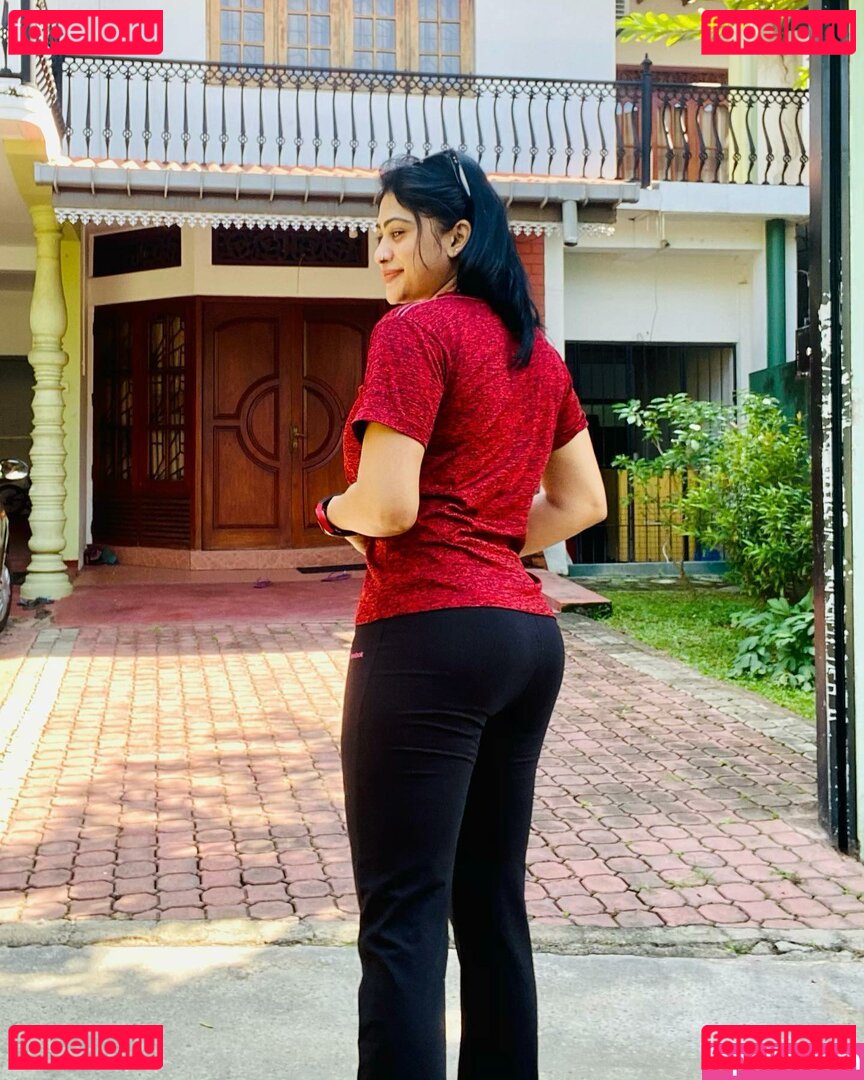 Piumi Hansamali / queenpiumi Onlyfans Photo Gallery 