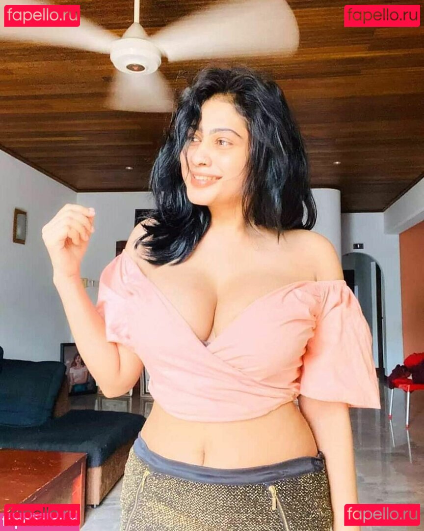 Piumi Hansamali / queenpiumi Onlyfans Photo Gallery 