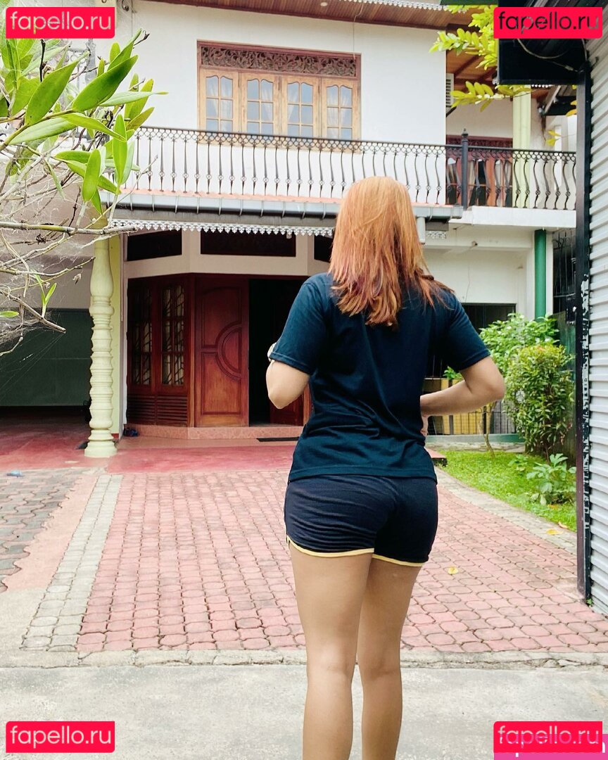 Piumi Hansamali / queenpiumi Onlyfans Photo Gallery 