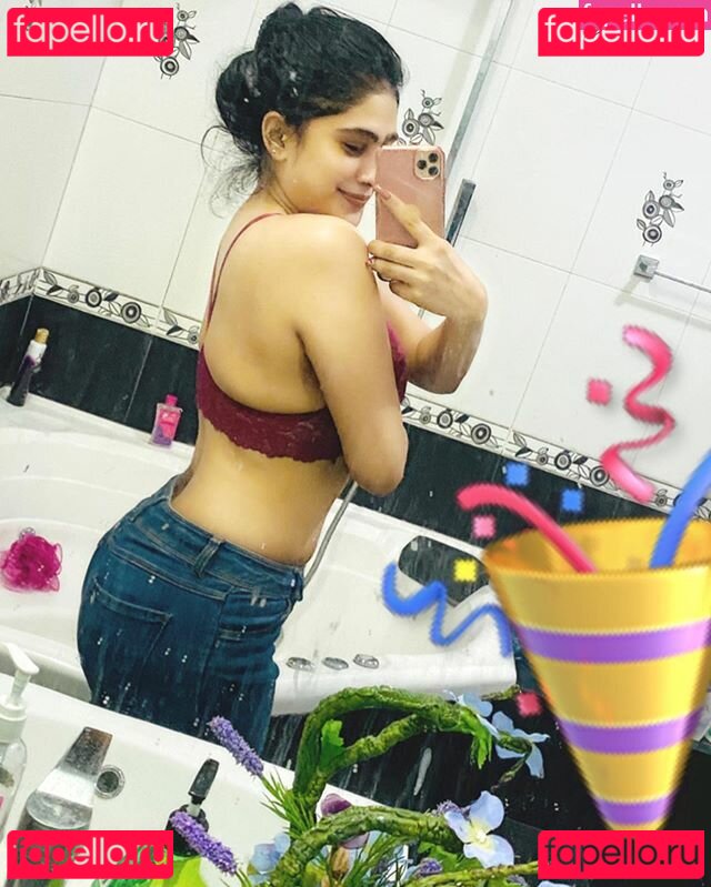 Piumi Hansamali / queenpiumi Onlyfans Photo Gallery 