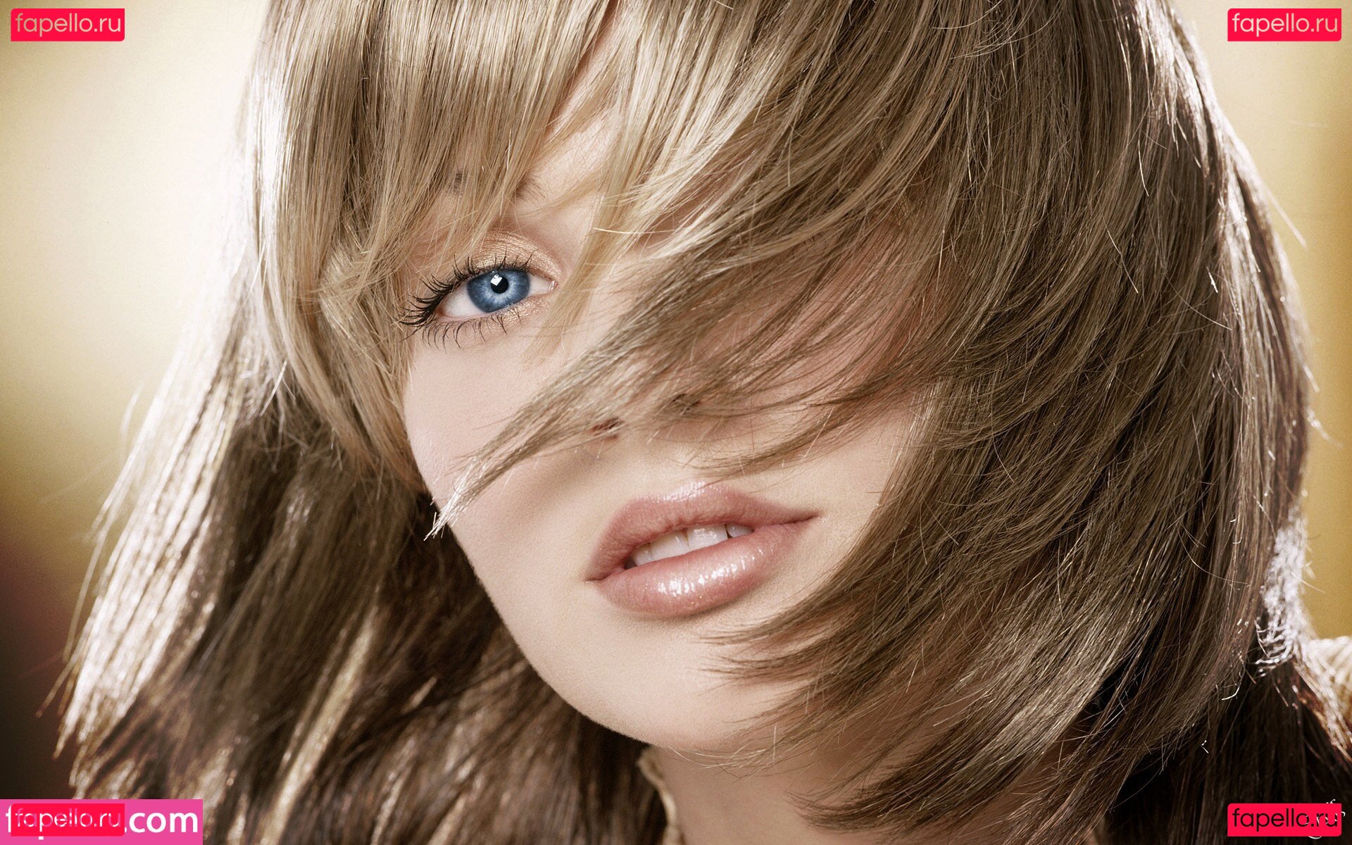 April Bowlby / aprilthebowlby Onlyfans Photo Gallery 