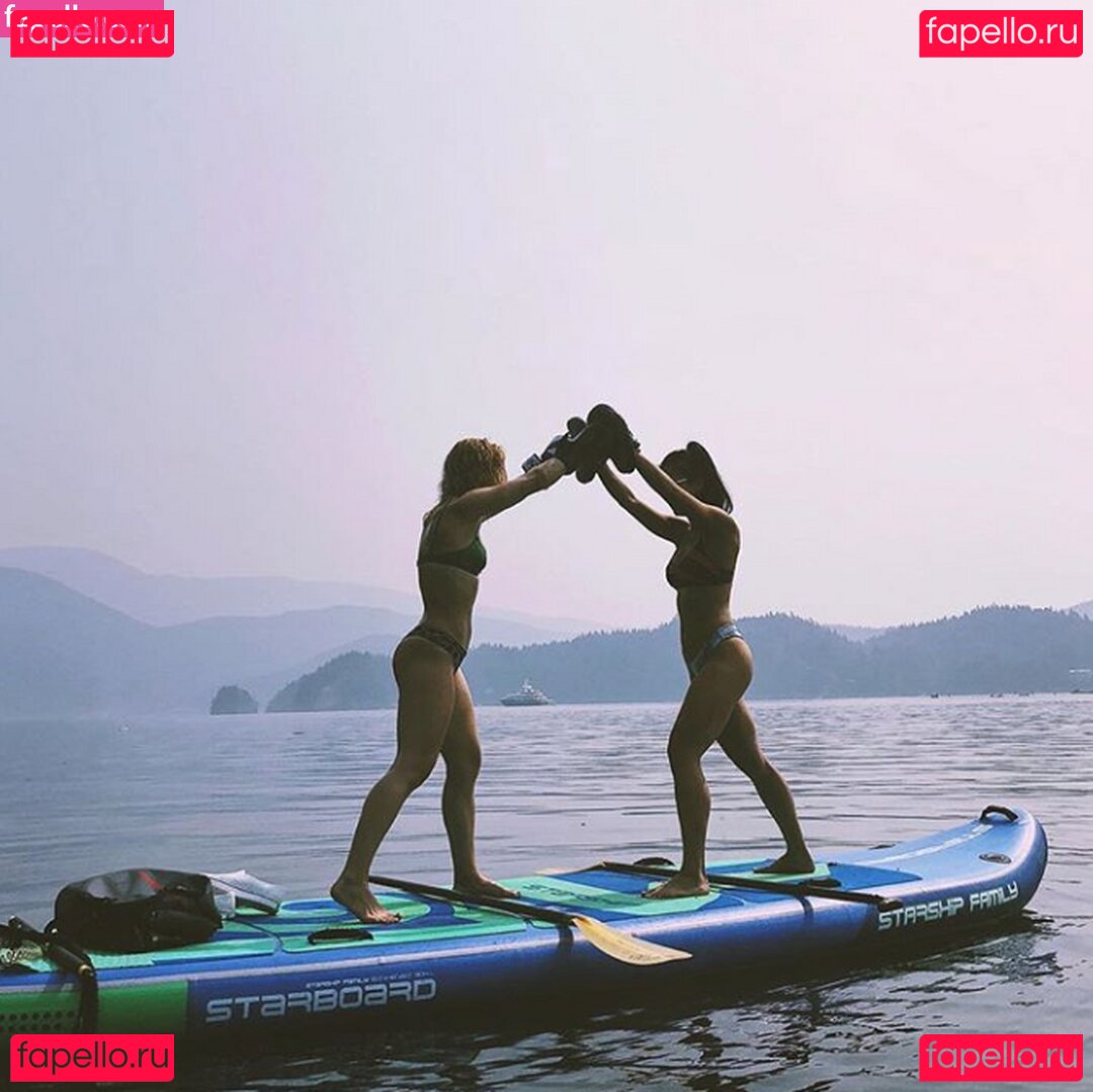 Emily Bett Rickards / emilybett