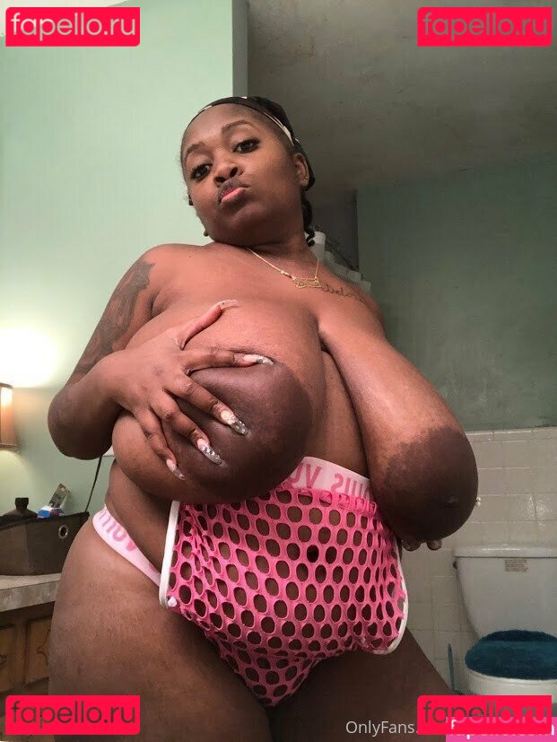 famousstarkmarie / heyitsmekmarie Onlyfans Photo Gallery 