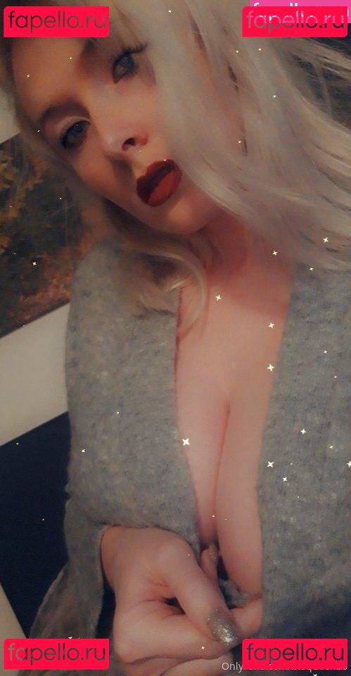 irisqueen28 / irisqueenfan Onlyfans Photo Gallery 