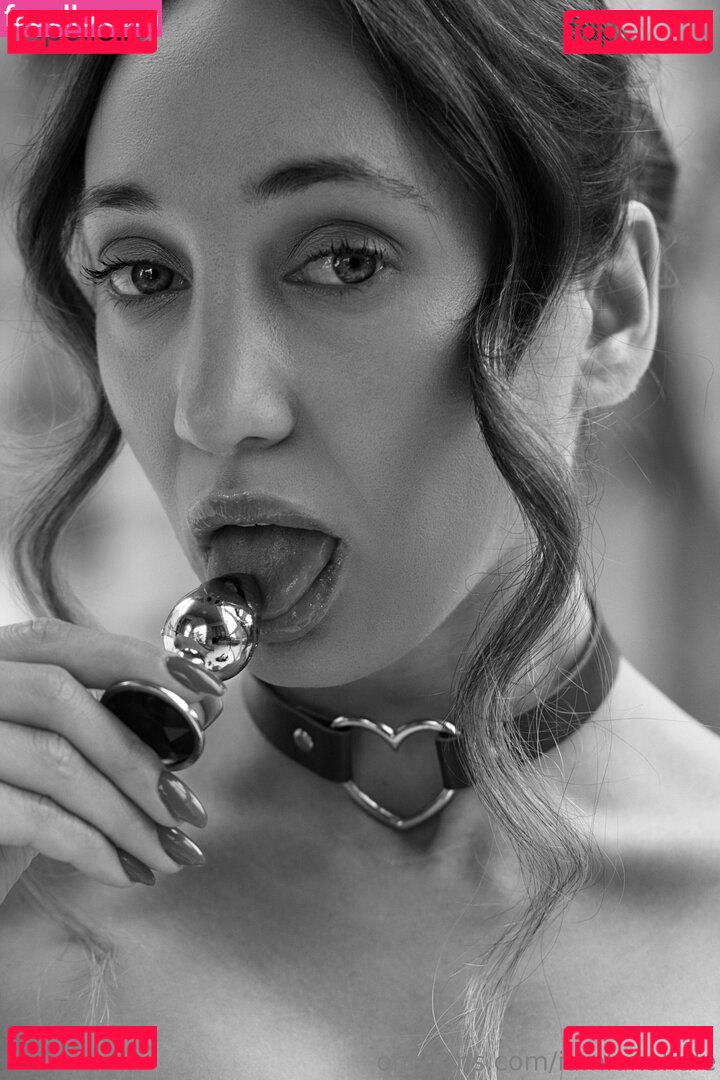 iamlunahale Onlyfans Photo Gallery 