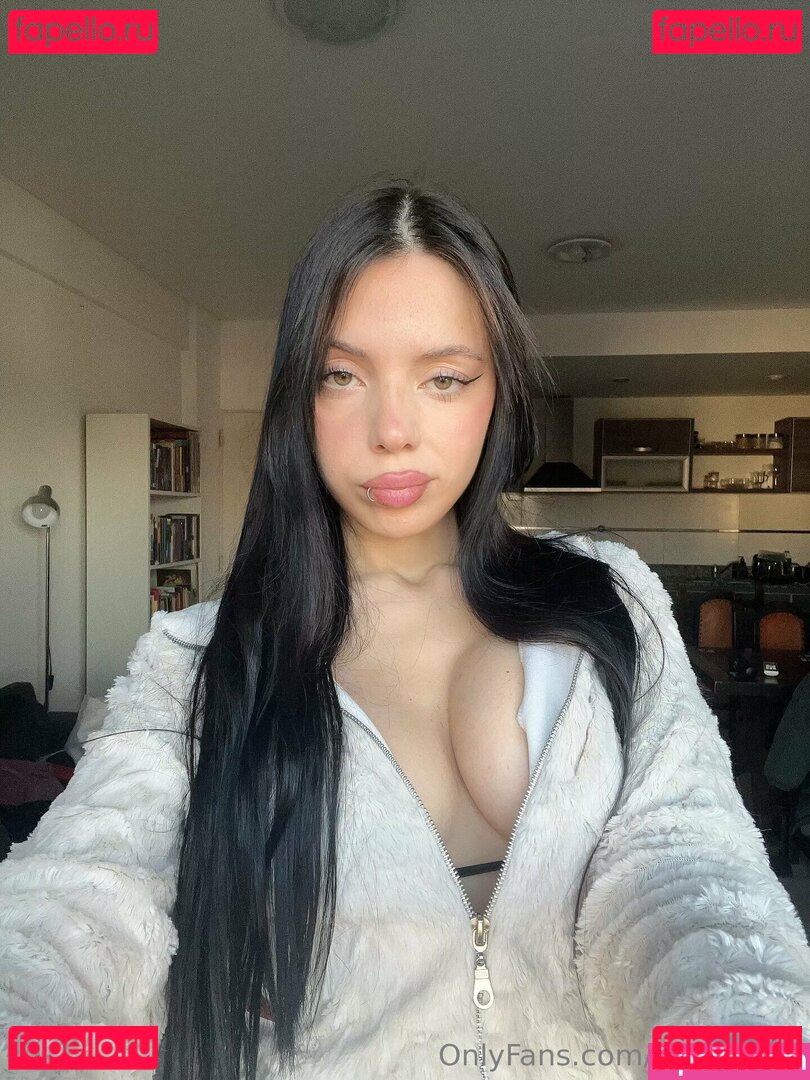 zoelovv05 Onlyfans Photo Gallery 