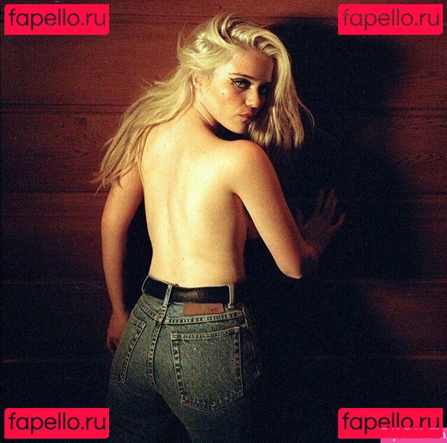 Sky Ferreira / skyferreira Onlyfans Photo Gallery 