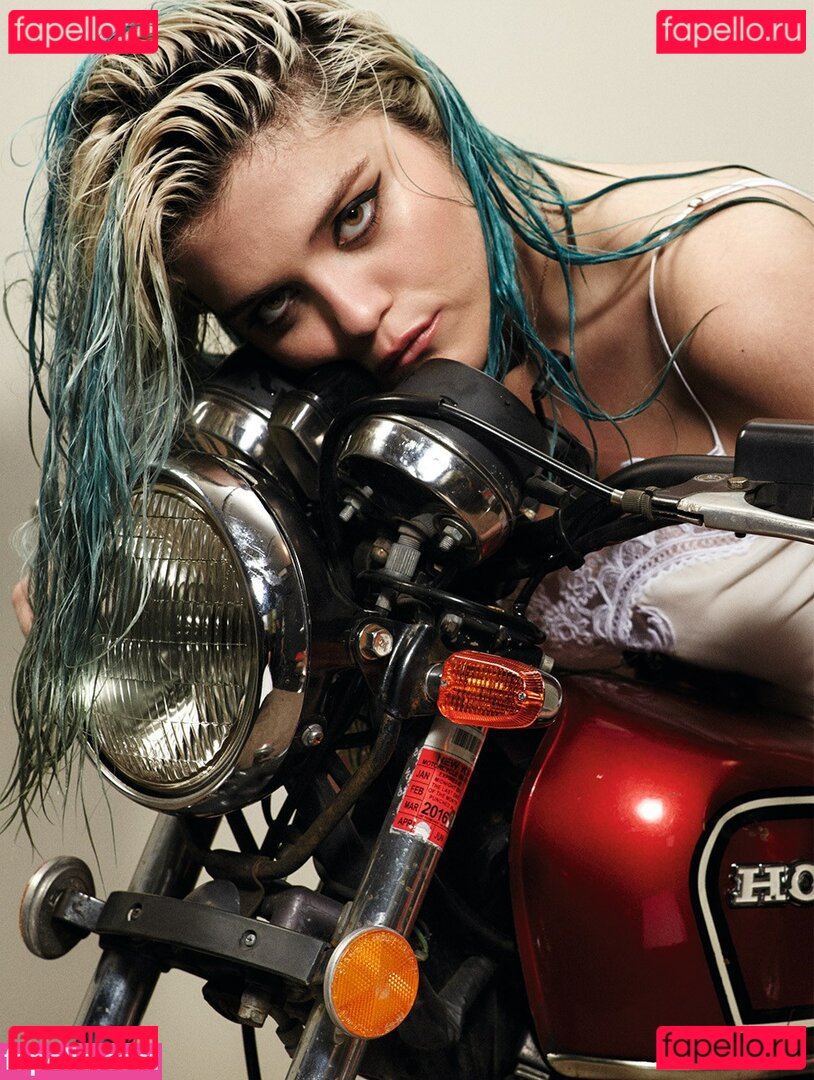 Sky Ferreira / skyferreira Onlyfans Photo Gallery 