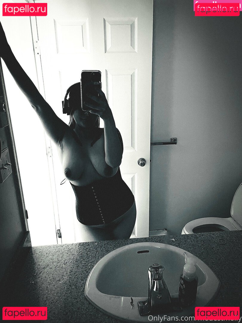 modestmolly / modestmollyboutique Onlyfans Photo Gallery 