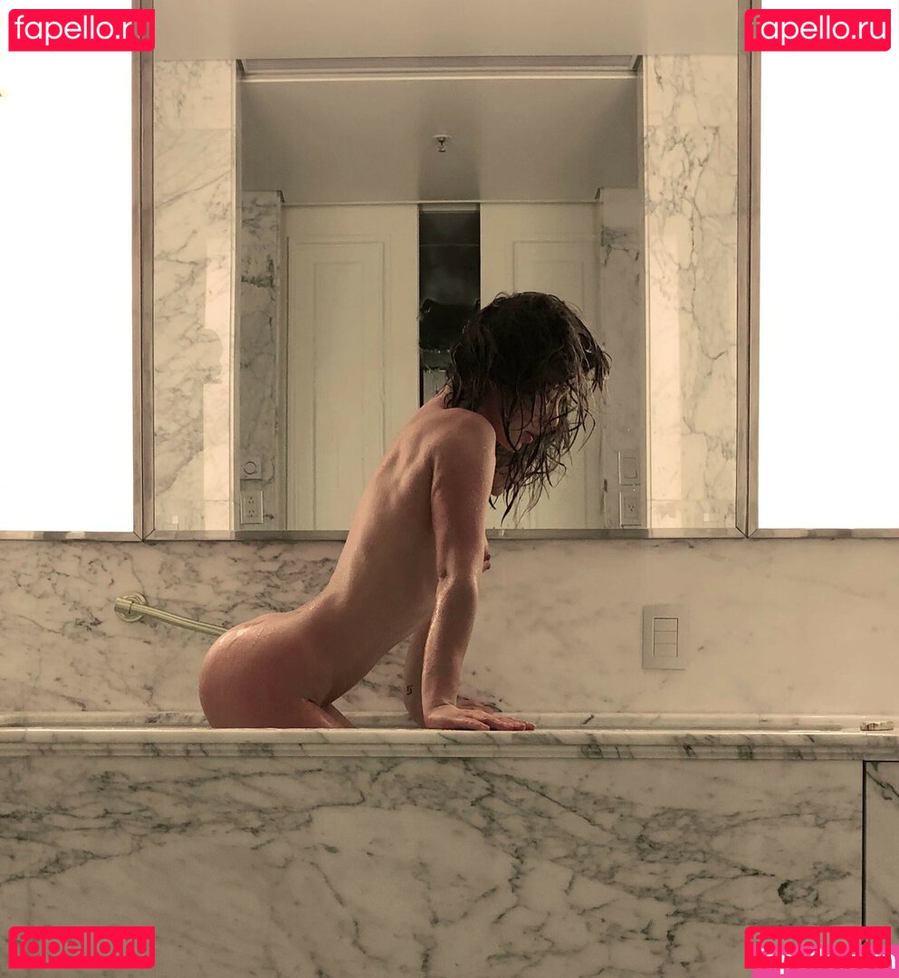 Anastasia S / Dominika / Guerlain / Lili / Lily C / Lily Chey / Nasty Q. / lea_guerlin / sia89