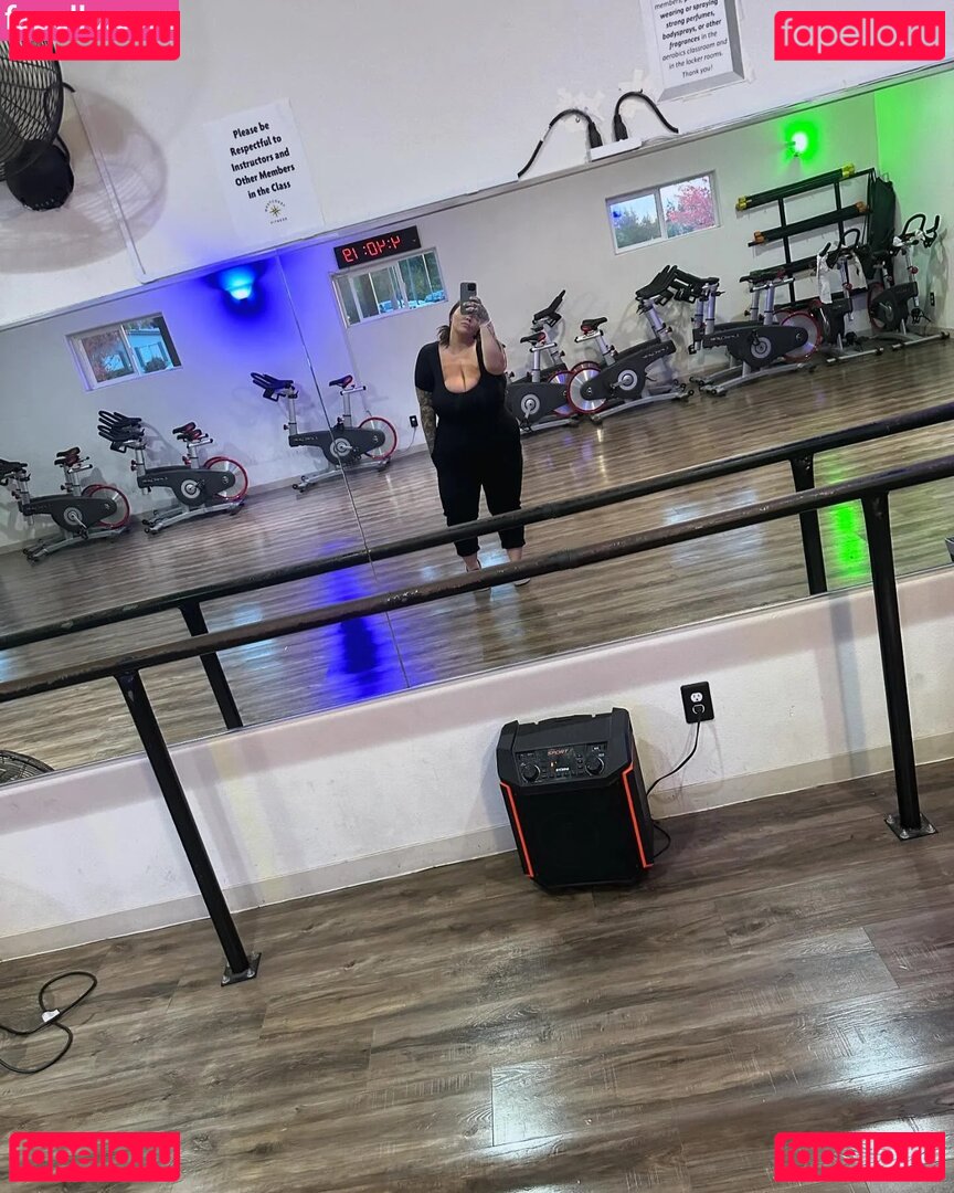 Court.love23 / bigtittylicious23 / tittytickler23 Onlyfans Photo Gallery 