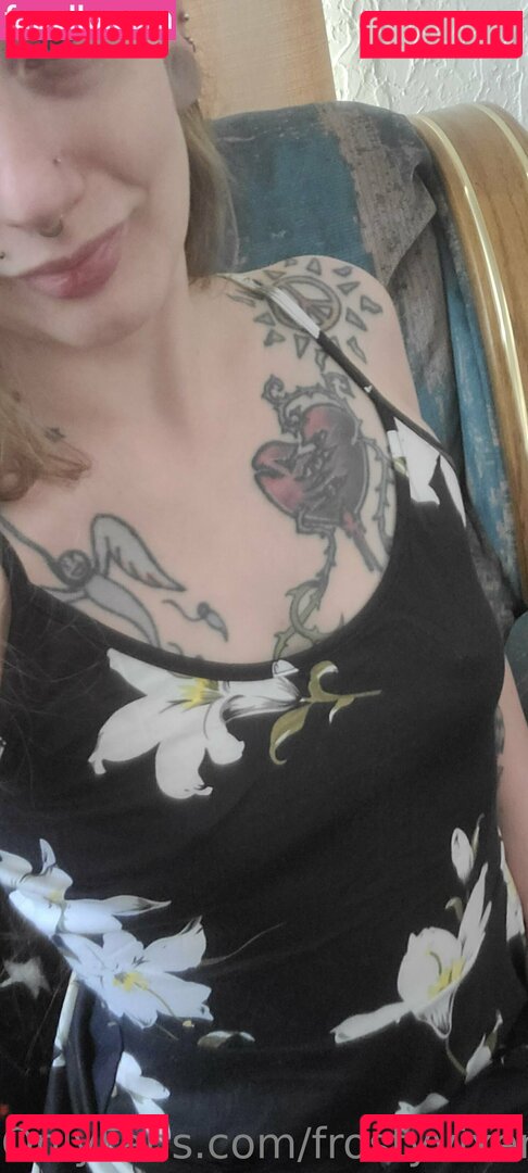 frostyvixen Onlyfans Photo Gallery 