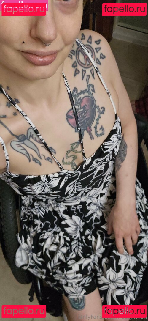 frostyvixen Onlyfans Photo Gallery 