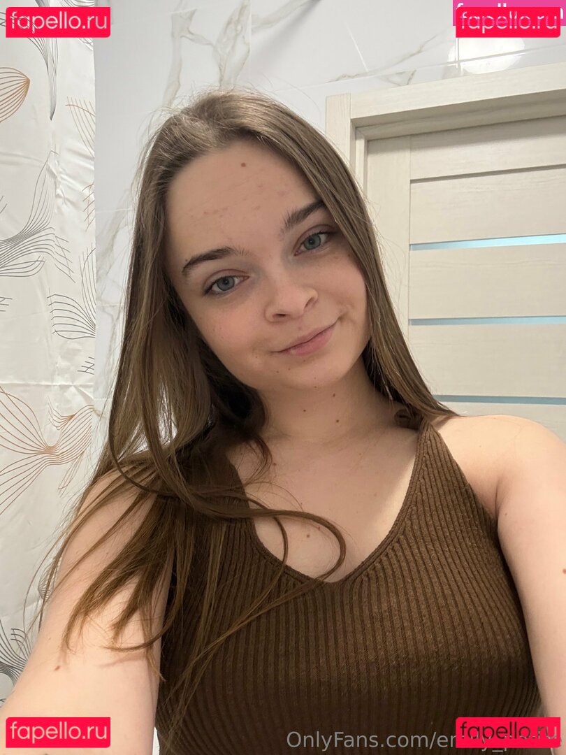 emily_petite / petite_emilyy Onlyfans Photo Gallery 