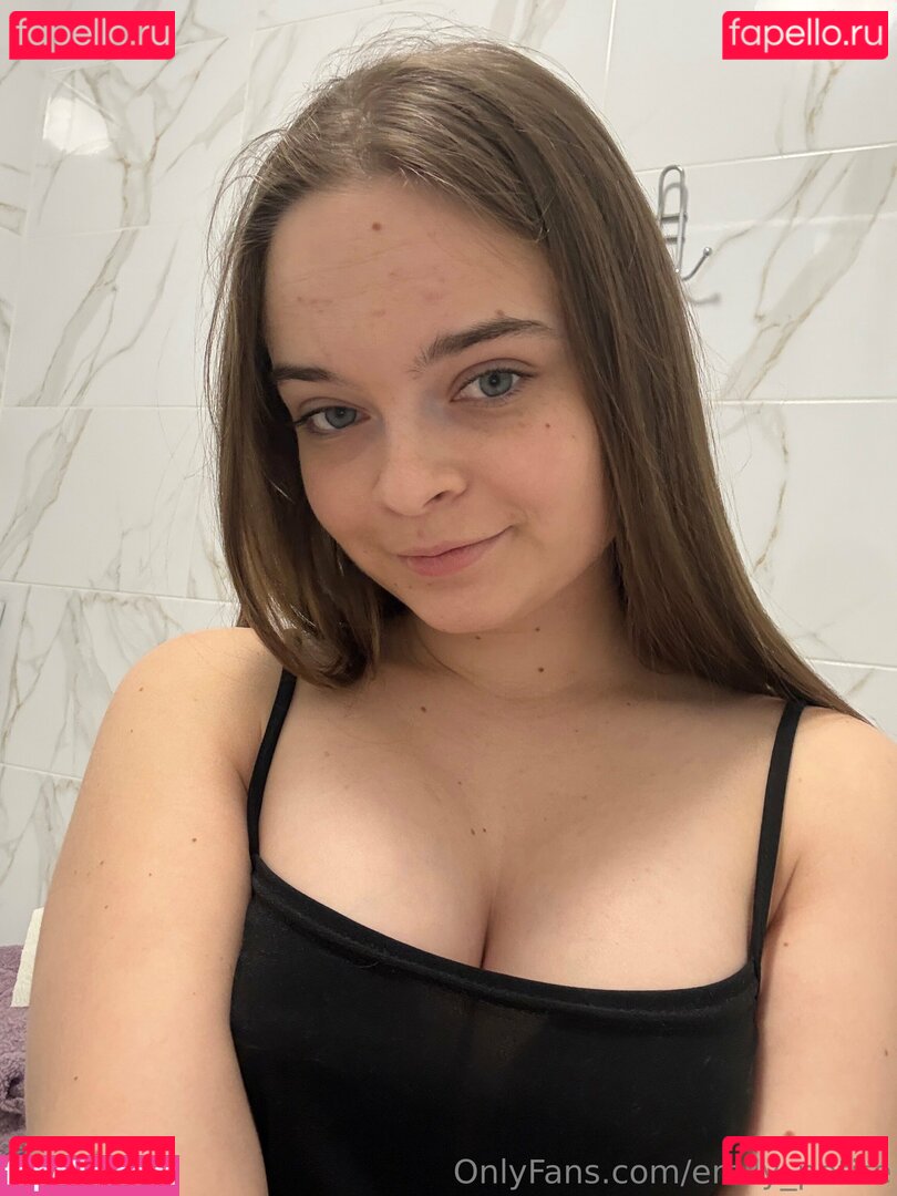 emily_petite / petite_emilyy Onlyfans Photo Gallery 