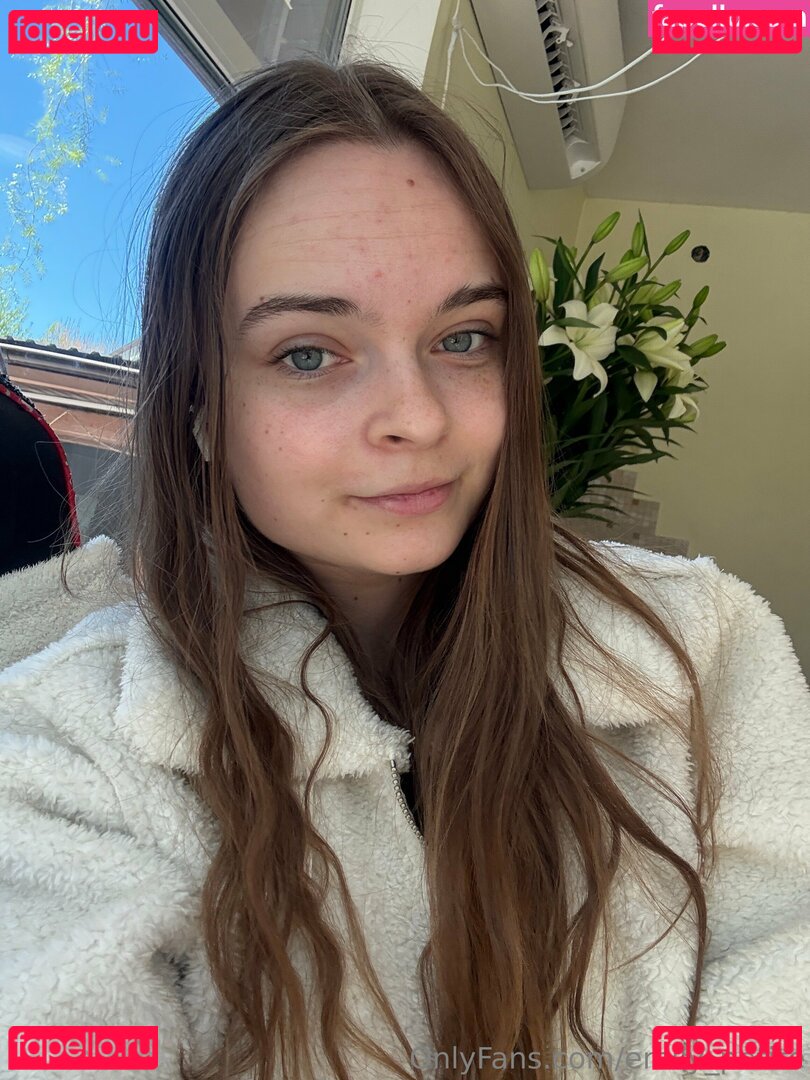 emily_petite / petite_emilyy Onlyfans Photo Gallery 