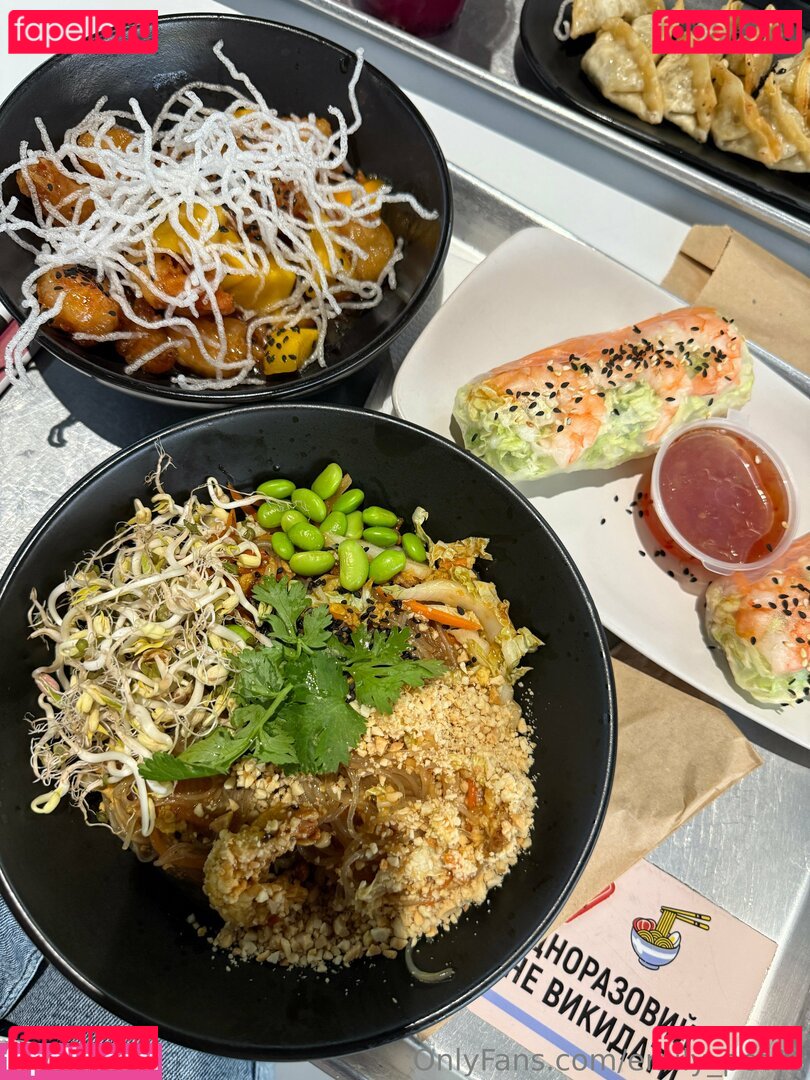 emily_petite / petite_emilyy Onlyfans Photo Gallery 