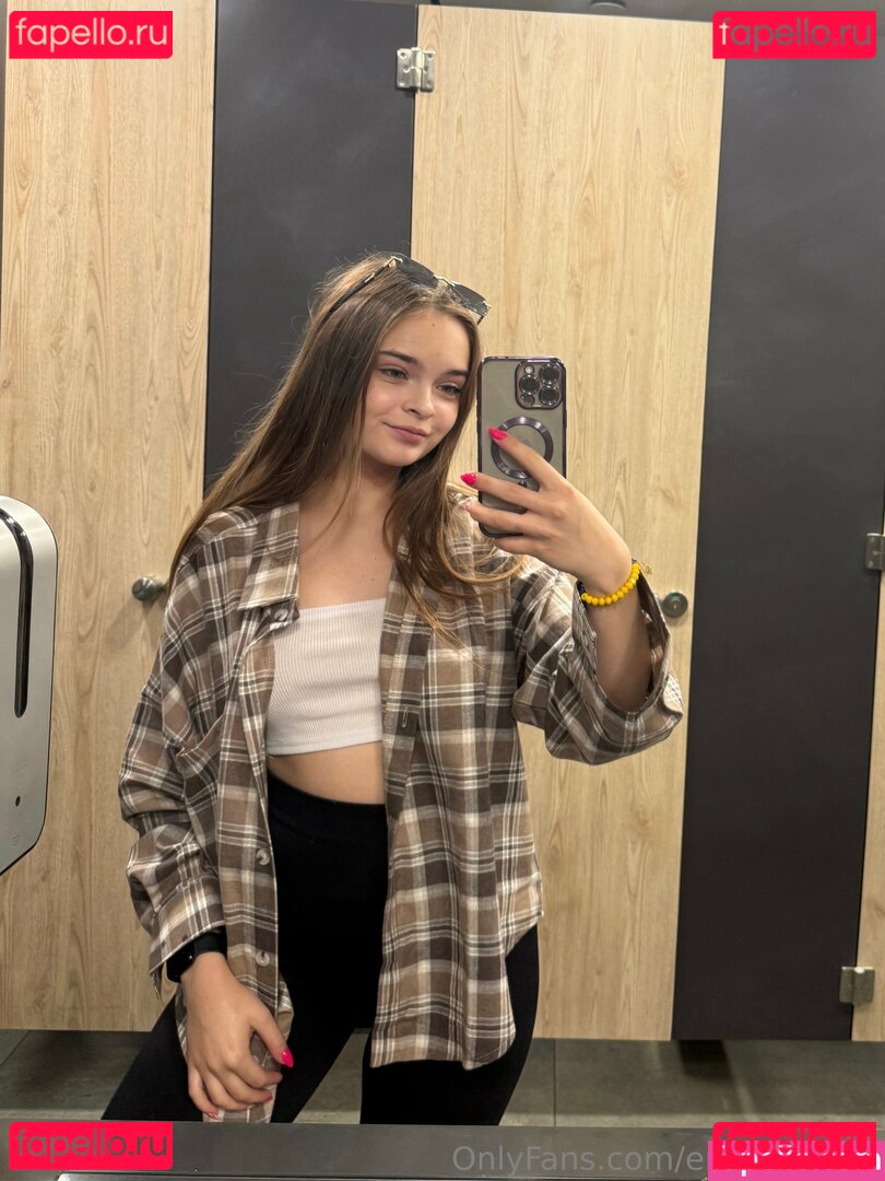 emily_petite / petite_emilyy Onlyfans Photo Gallery 