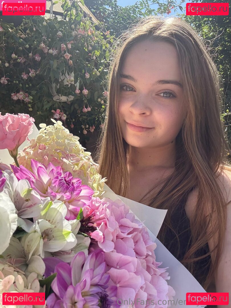 emily_petite / petite_emilyy Onlyfans Photo Gallery 