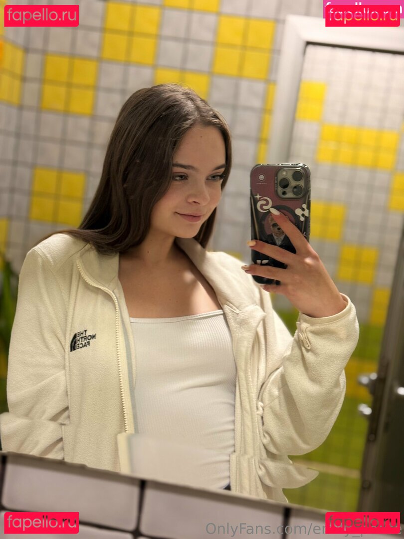 emily_petite / petite_emilyy Onlyfans Photo Gallery 