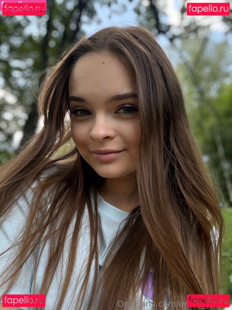 emily_petite / petite_emilyy Onlyfans Photo Gallery 