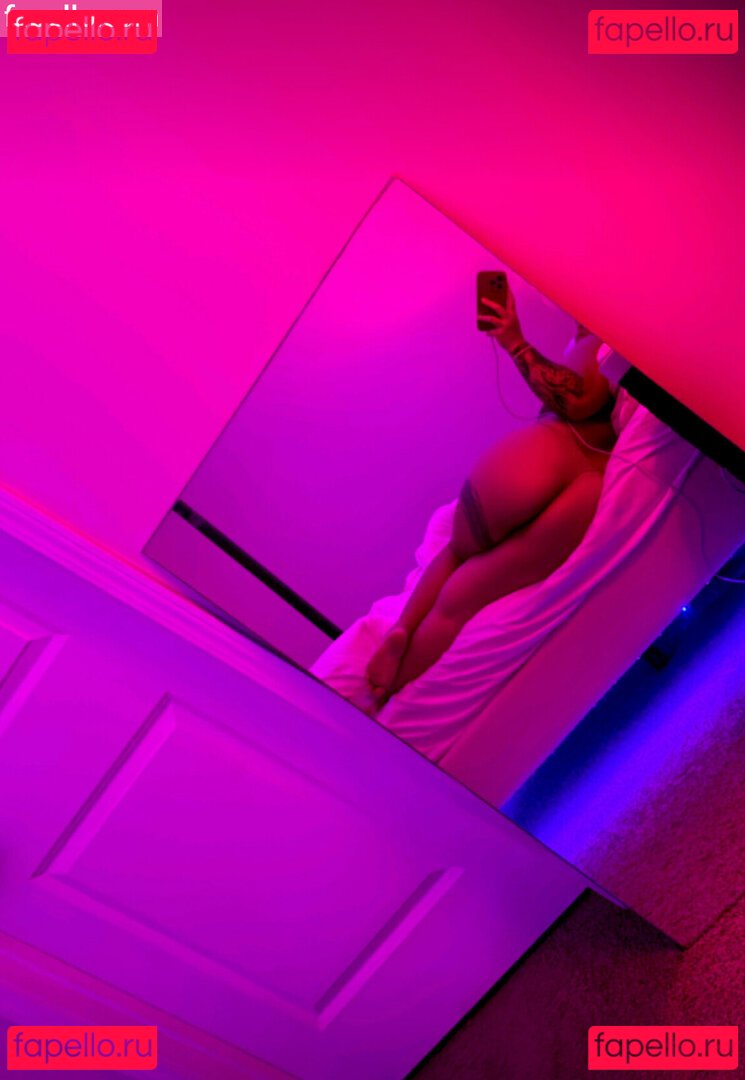 Hannah Kaipat / champagnmami._ / shhhh_secretchampagne Onlyfans Photo Gallery 