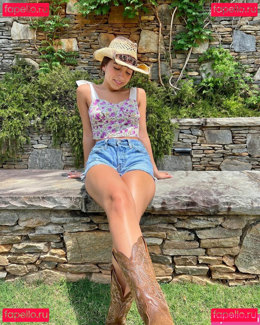 Ellie Dobleske / ellieraedobleske / scrubnumberone Onlyfans Photo Gallery 