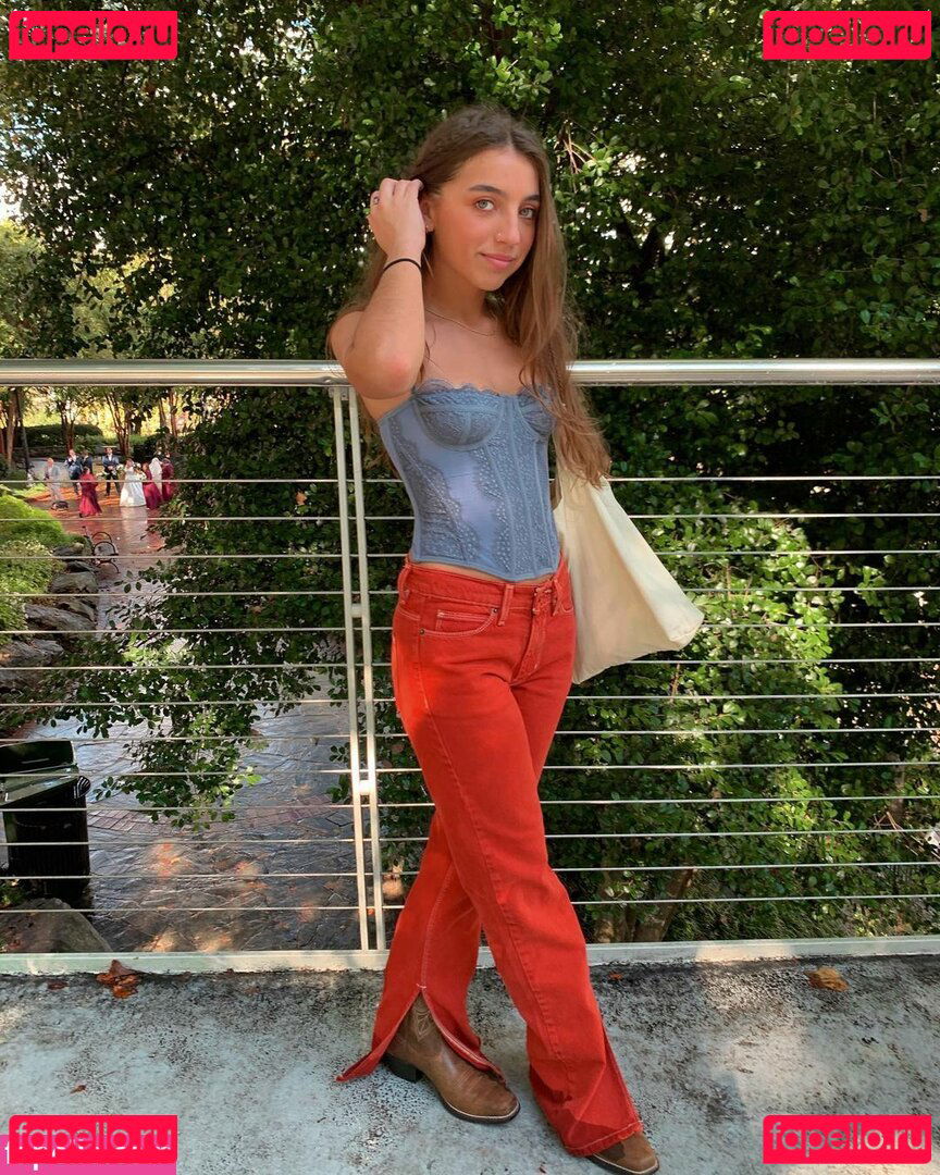 Ellie Dobleske / ellieraedobleske / scrubnumberone Onlyfans Photo Gallery 