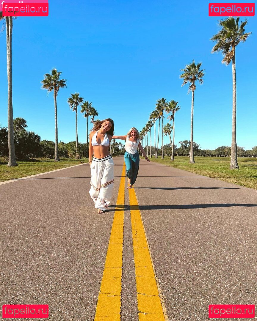 Ellie Dobleske / ellieraedobleske / scrubnumberone Onlyfans Photo Gallery 