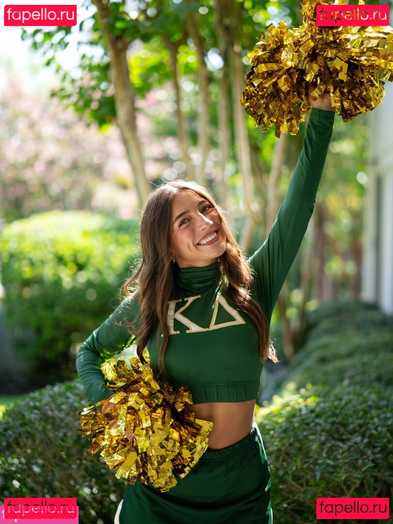 Ellie Dobleske / ellieraedobleske / scrubnumberone Onlyfans Photo Gallery 