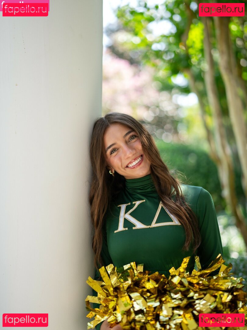 Ellie Dobleske / ellieraedobleske / scrubnumberone Onlyfans Photo Gallery 