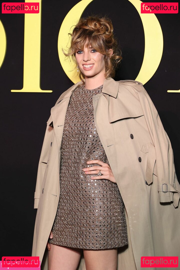 Maya Hawke / maya_hawke Onlyfans Photo Gallery 