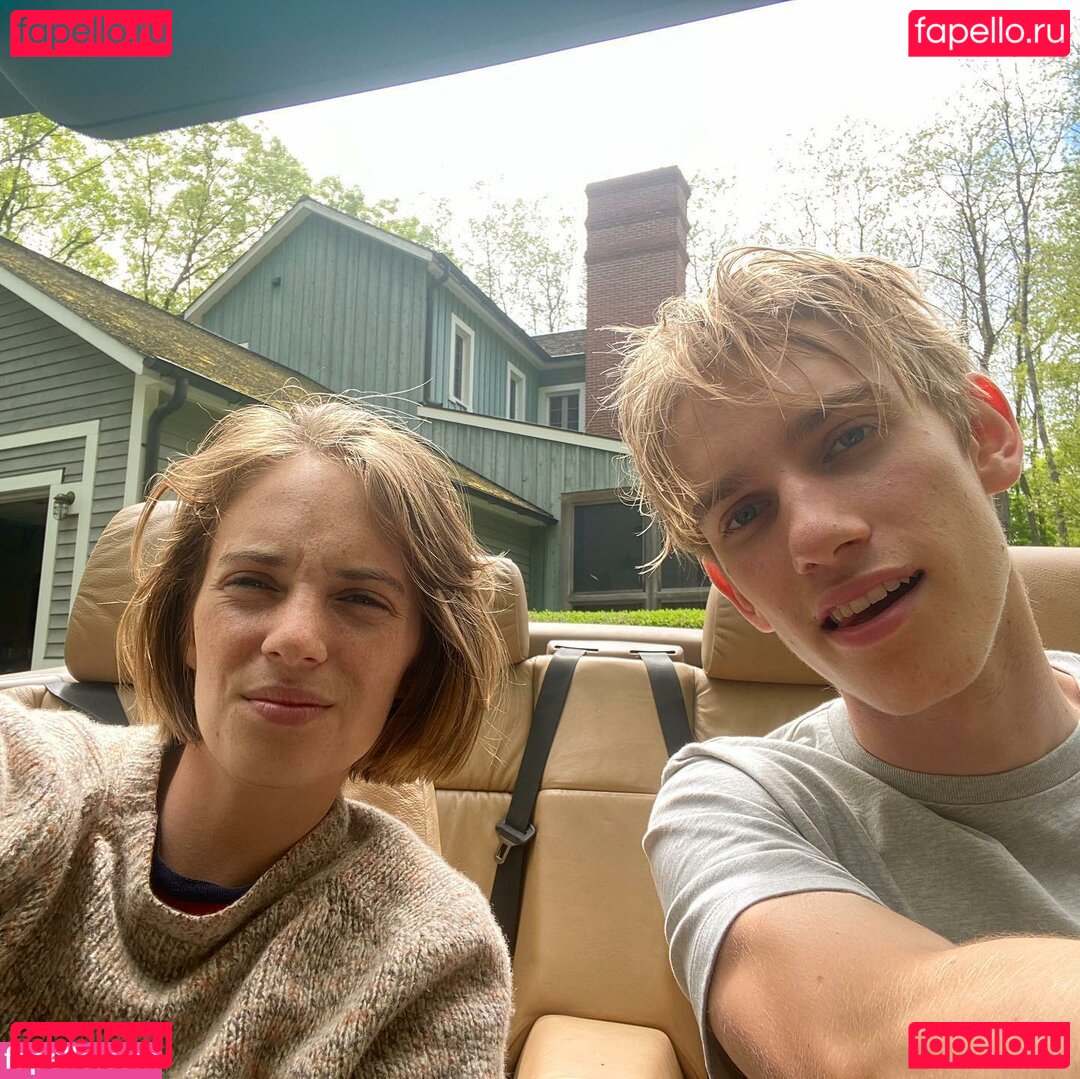 Maya Hawke / maya_hawke Onlyfans Photo Gallery 