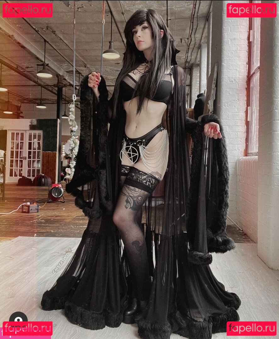 Ember Wolf / emberwolf / wolfiesantics Onlyfans Photo Gallery 