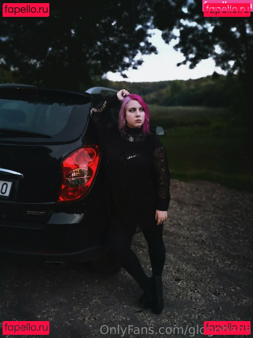 Varga Gloria / glogobaba / karovargas Onlyfans Photo Gallery 