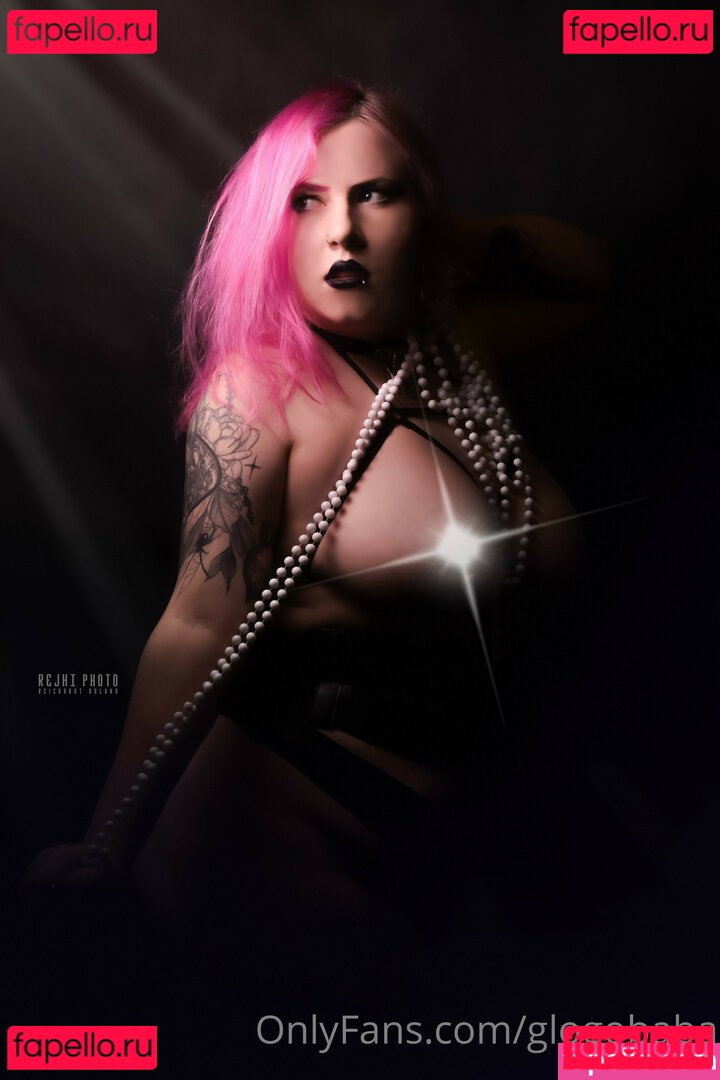 Varga Gloria / glogobaba / karovargas Onlyfans Photo Gallery 